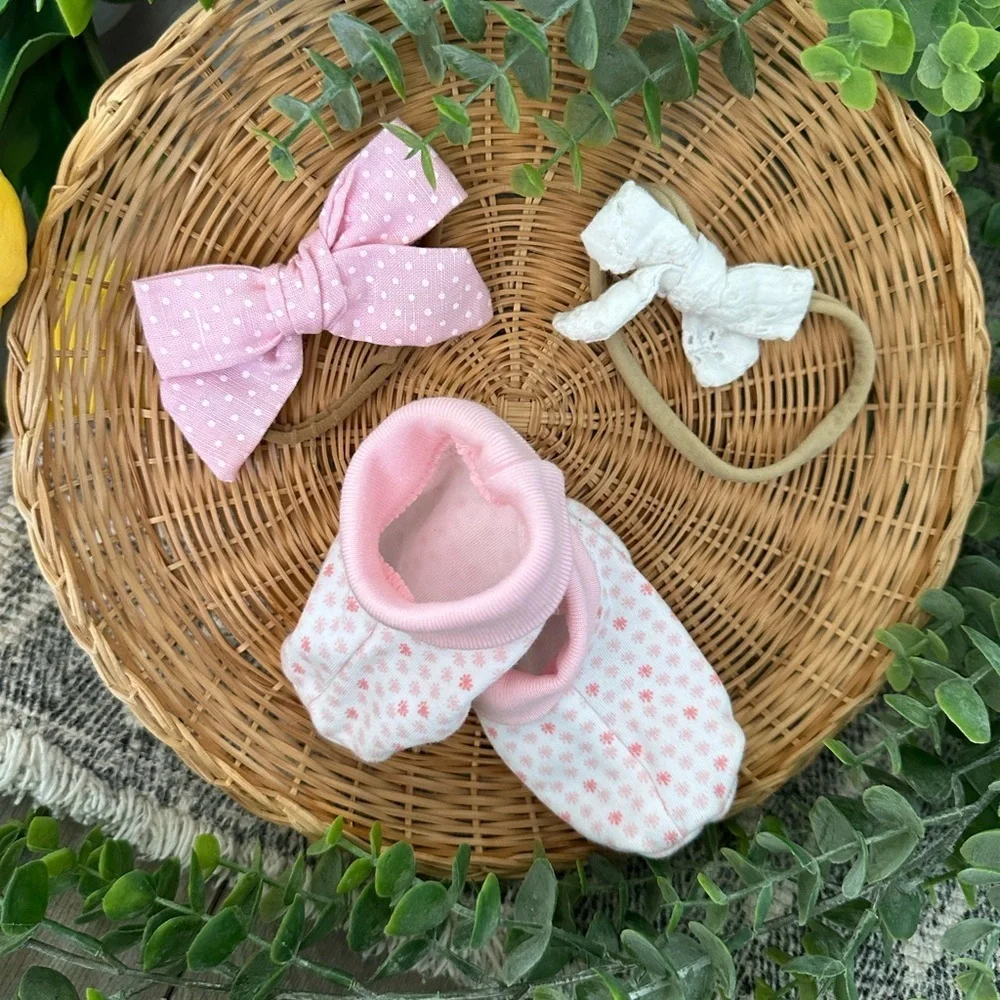 Carter’s 3 month baby girl booties & two matching girly hairpieces